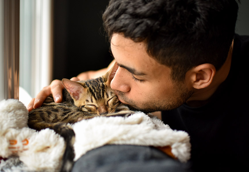 Man kissing cat